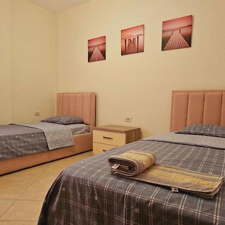 New Bazaar Side Bliss 2 Bed Room Apt With Free Garage Tirana Buitenkant foto