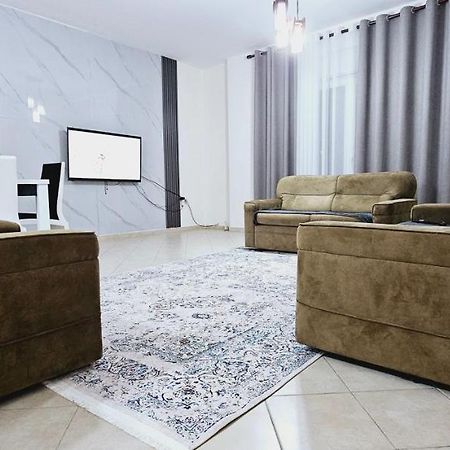 New Bazaar Side Bliss 2 Bed Room Apt With Free Garage Tirana Buitenkant foto