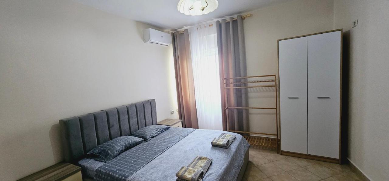 New Bazaar Side Bliss 2 Bed Room Apt With Free Garage Tirana Buitenkant foto