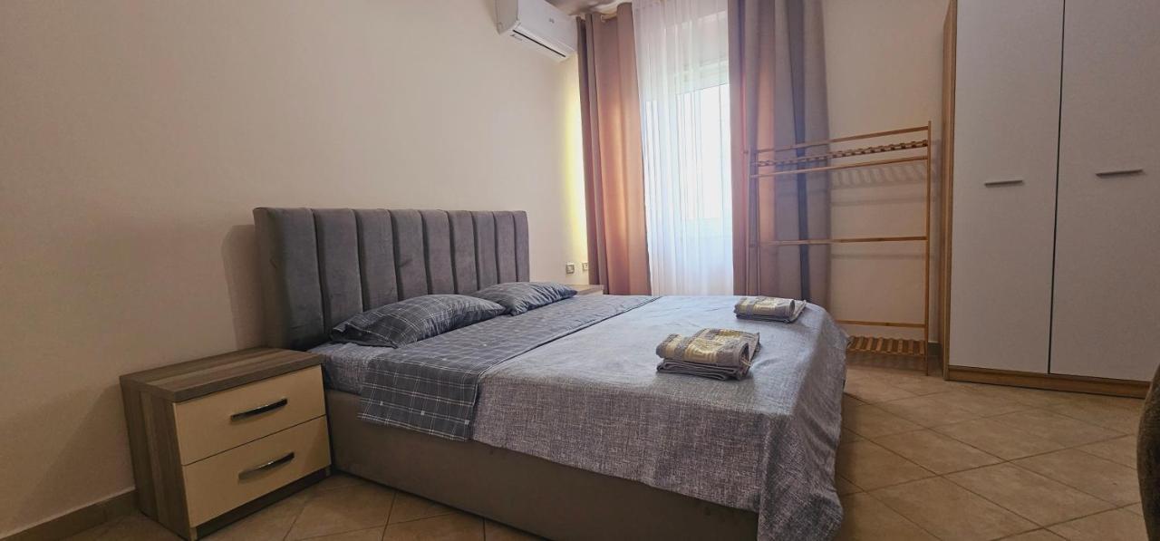 New Bazaar Side Bliss 2 Bed Room Apt With Free Garage Tirana Buitenkant foto