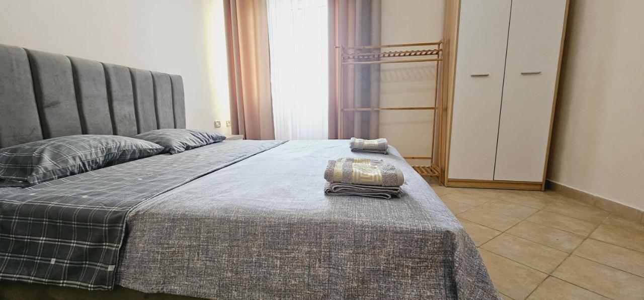 New Bazaar Side Bliss 2 Bed Room Apt With Free Garage Tirana Buitenkant foto