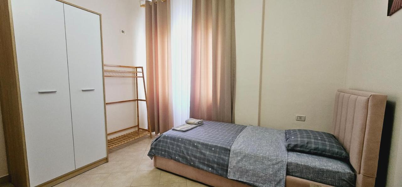New Bazaar Side Bliss 2 Bed Room Apt With Free Garage Tirana Buitenkant foto