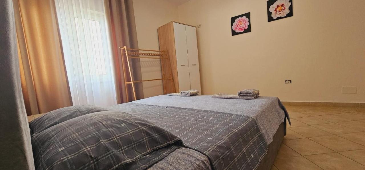 New Bazaar Side Bliss 2 Bed Room Apt With Free Garage Tirana Buitenkant foto