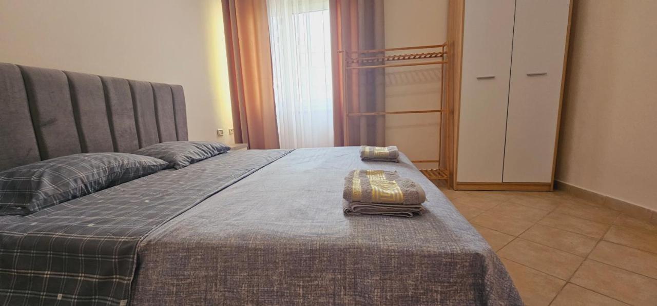 New Bazaar Side Bliss 2 Bed Room Apt With Free Garage Tirana Buitenkant foto