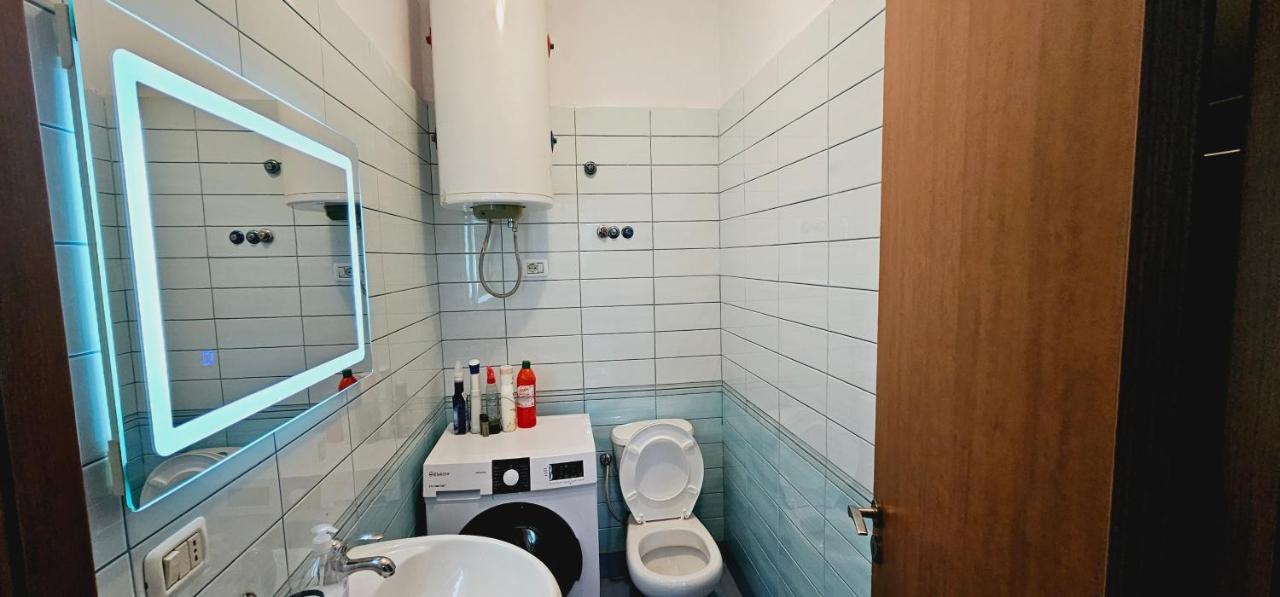 New Bazaar Side Bliss 2 Bed Room Apt With Free Garage Tirana Buitenkant foto