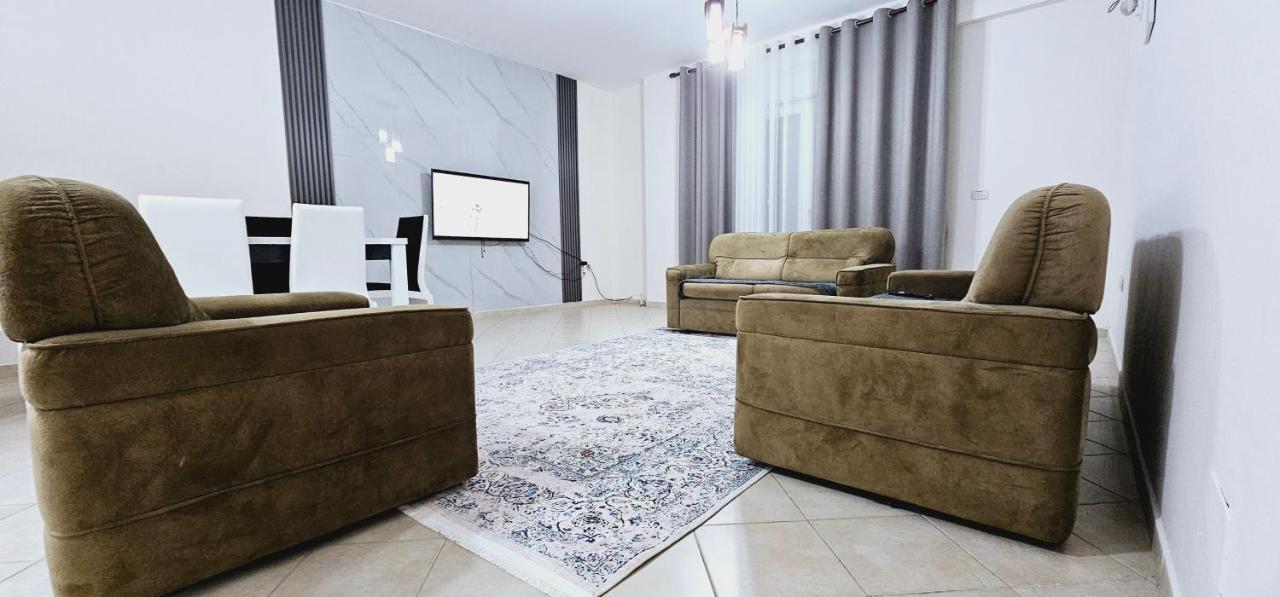 New Bazaar Side Bliss 2 Bed Room Apt With Free Garage Tirana Buitenkant foto
