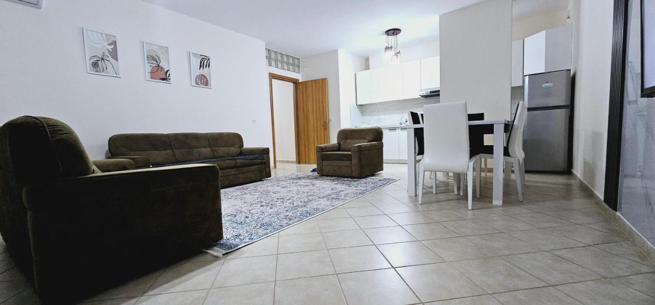 New Bazaar Side Bliss 2 Bed Room Apt With Free Garage Tirana Buitenkant foto