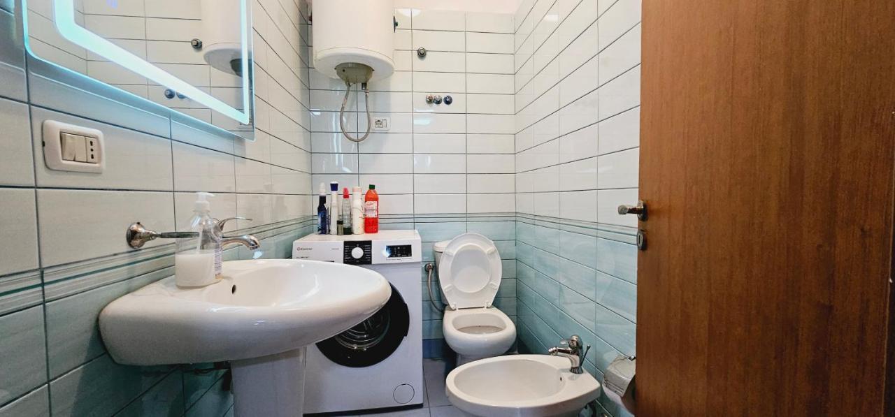 New Bazaar Side Bliss 2 Bed Room Apt With Free Garage Tirana Buitenkant foto