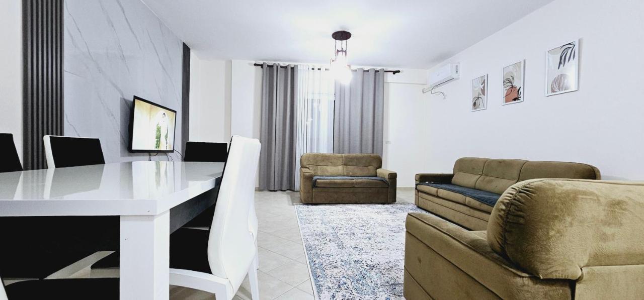 New Bazaar Side Bliss 2 Bed Room Apt With Free Garage Tirana Buitenkant foto