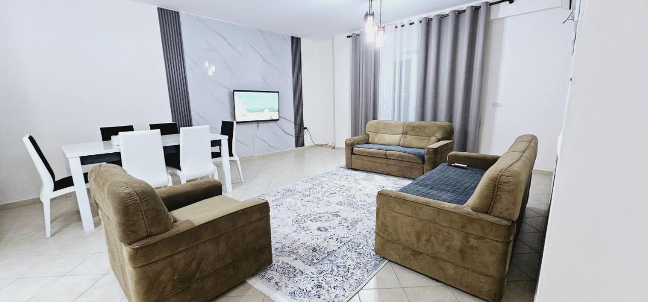 New Bazaar Side Bliss 2 Bed Room Apt With Free Garage Tirana Buitenkant foto